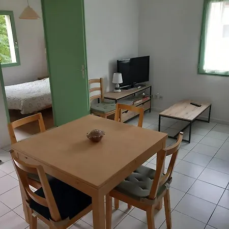 Bel appartement au bord du lac à Arreau, 40 m² avec piscine *