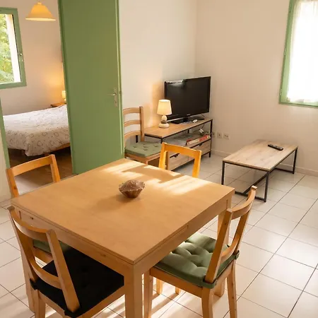 Bel Au Bord Du A Arreau, 40 M² Avec Piscine Lägenhet